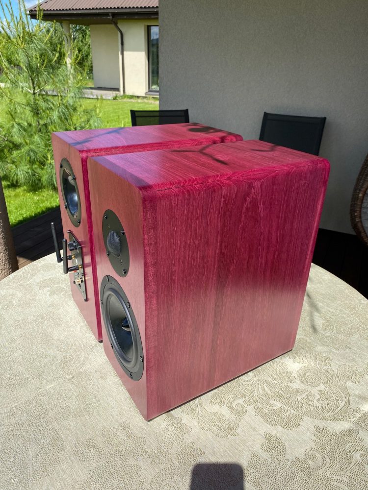 SoundBox Purple Heart 02 Wood4Sound | aktyvios koloneles I bluetooth koloneles | wifi koloneles I ranku darbo koloneles